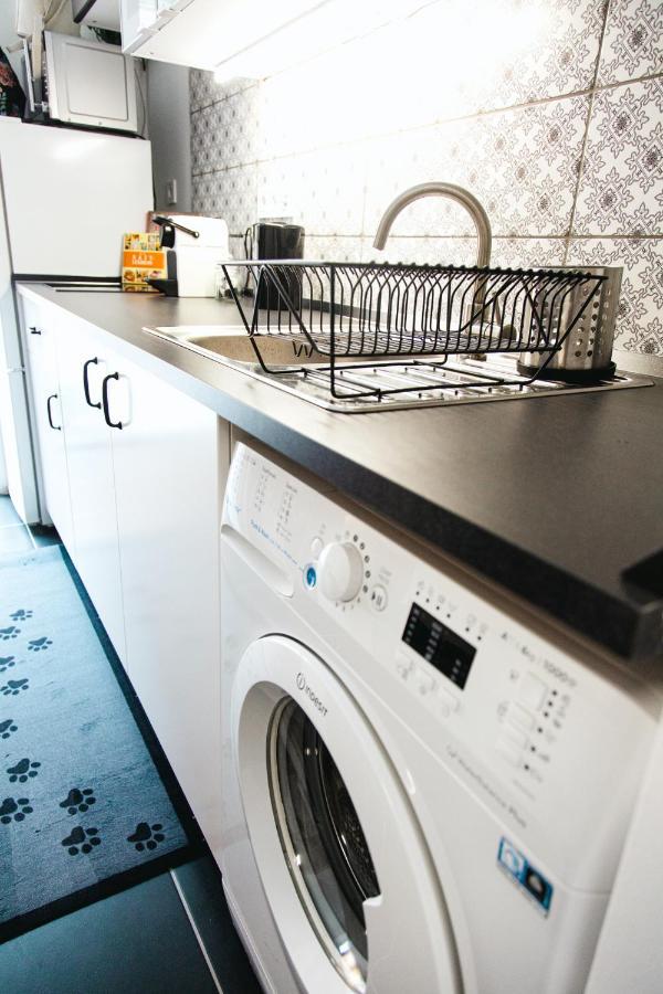 Black & White Apartment With A Gift Soft Panda Boedapest Buitenkant foto