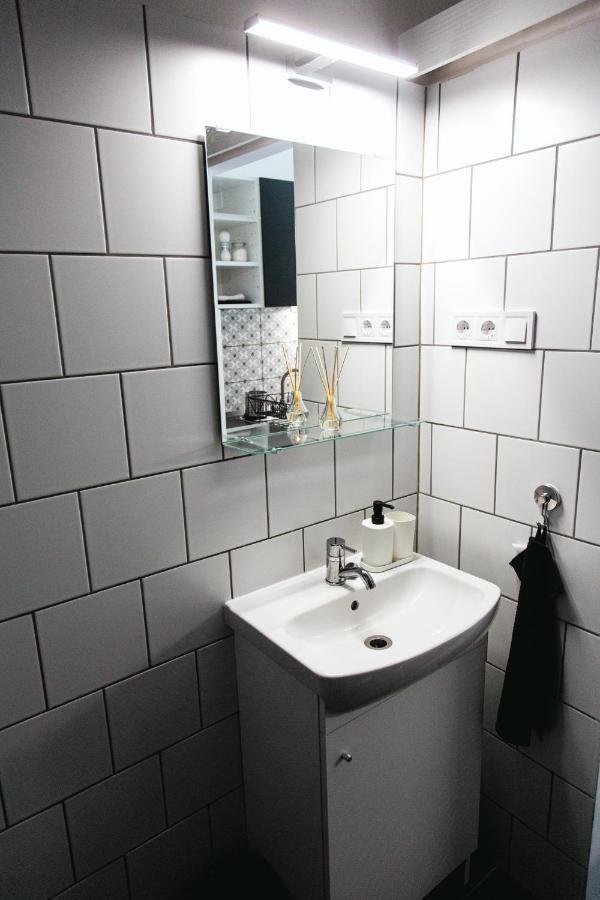 Black & White Apartment With A Gift Soft Panda Boedapest Buitenkant foto